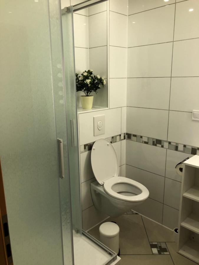 Room 4 You Дюселдорф Екстериор снимка